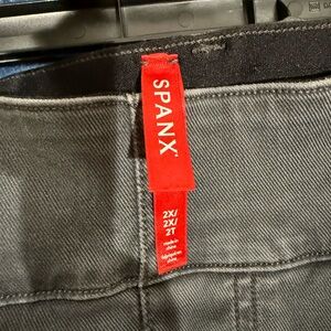SPANX Gray Skinny Jeans with Sleek Design